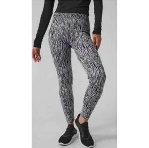 Athleta Flurry Elemental Tight Legging in Black/White